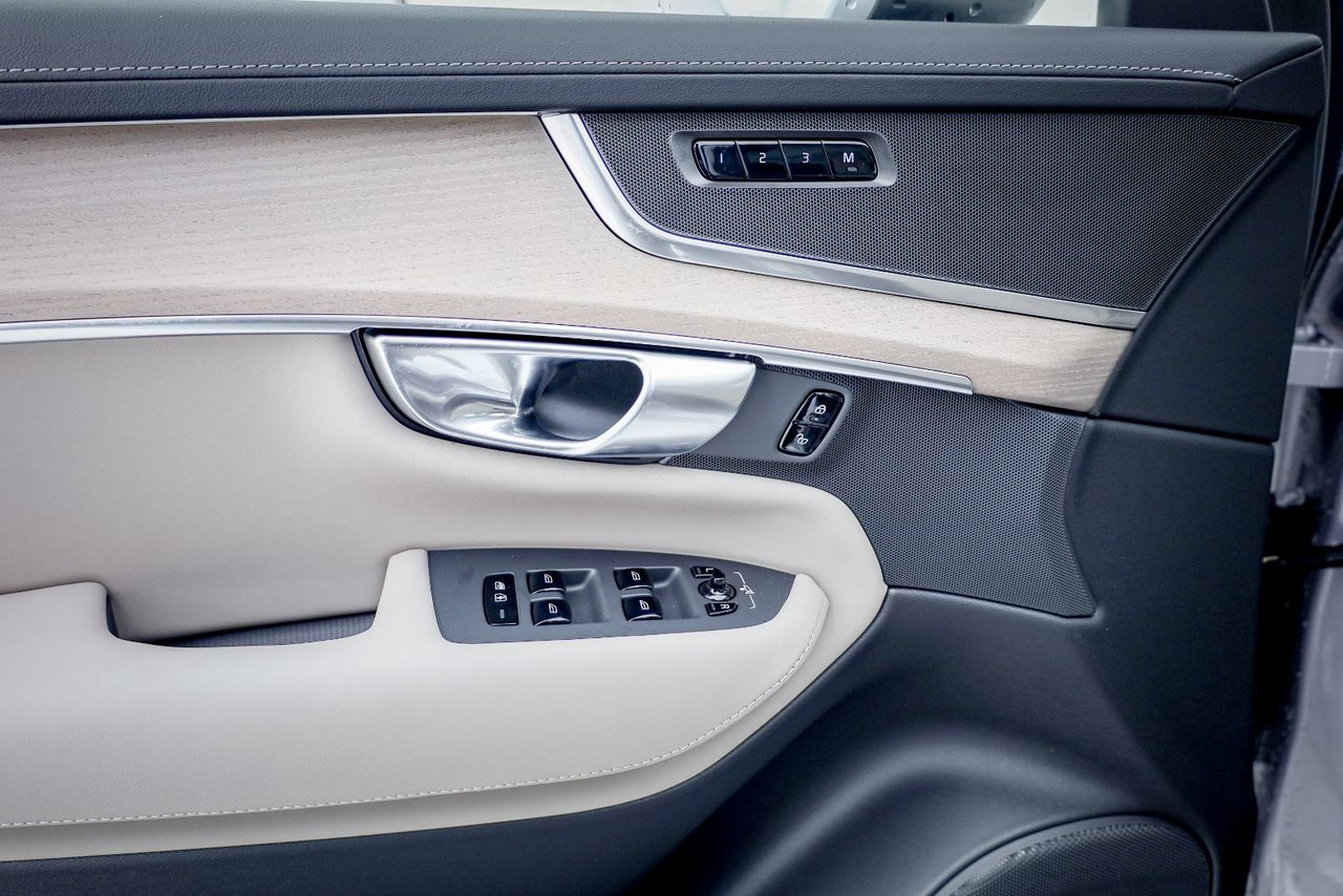 2026 Volvo XC90 Core 7-Seater (Bright Theme)-10