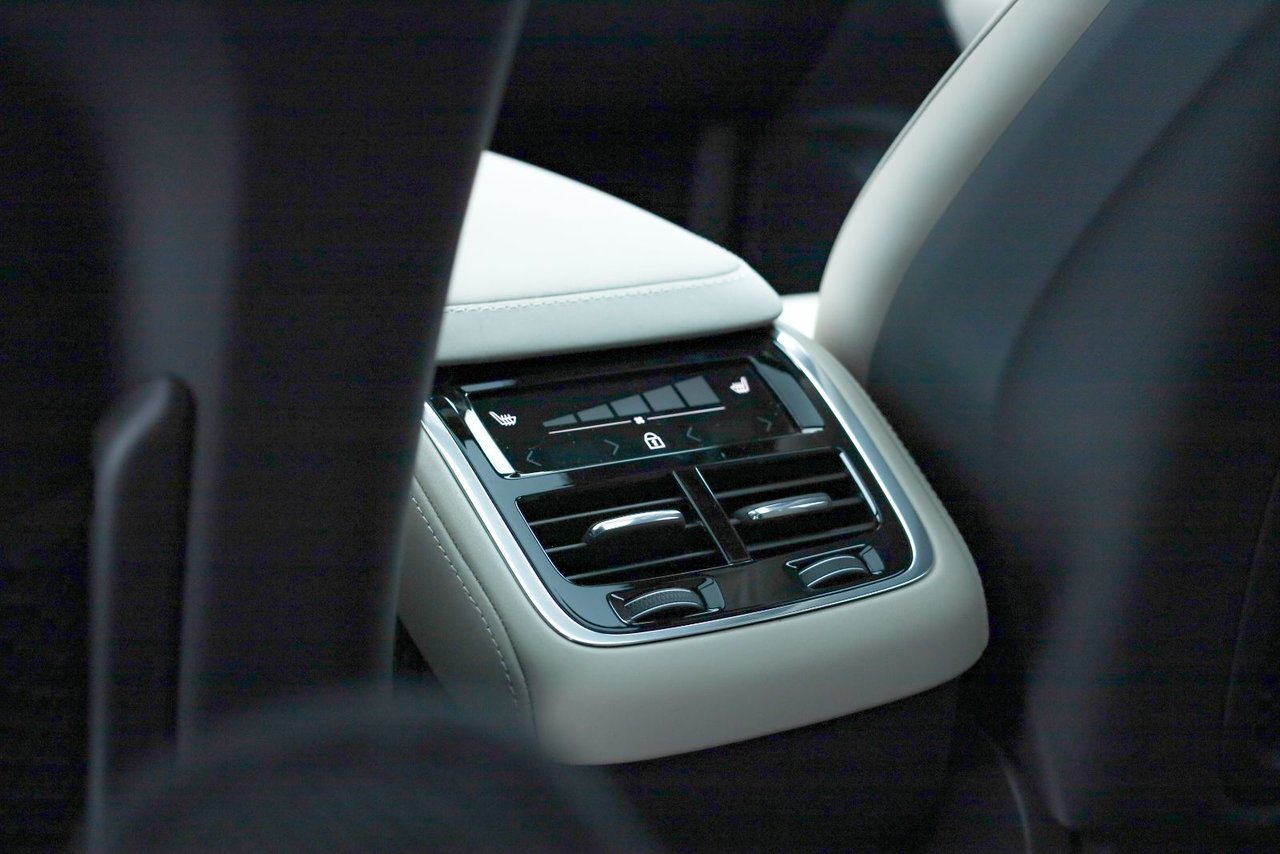 2026 Volvo XC90 Core 7-Seater (Bright Theme)-20