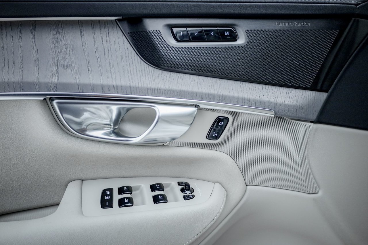 2026 Volvo XC90 Ultra 7-Seater (Dark Theme)-7