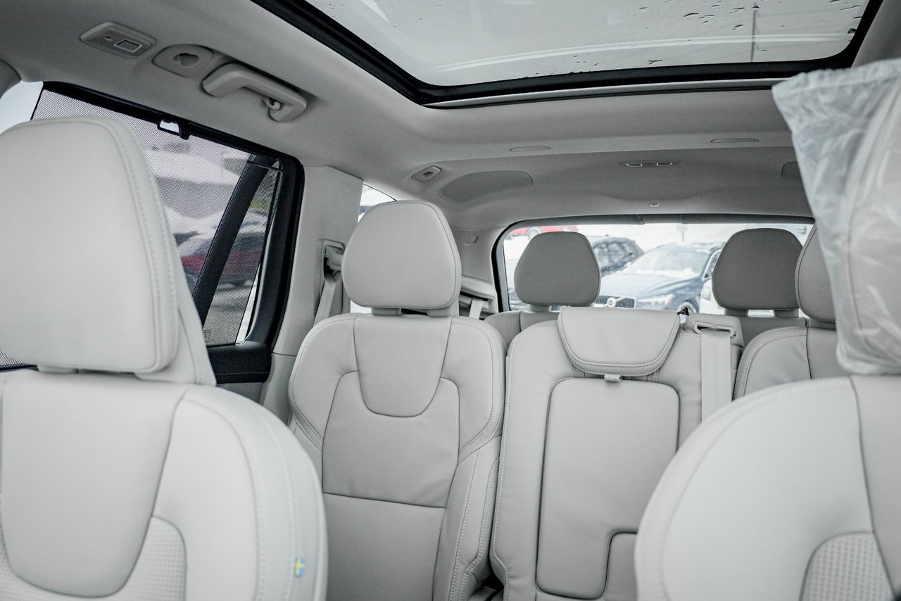 2026 Volvo XC90 Ultra 7-Seater (Dark Theme)-13