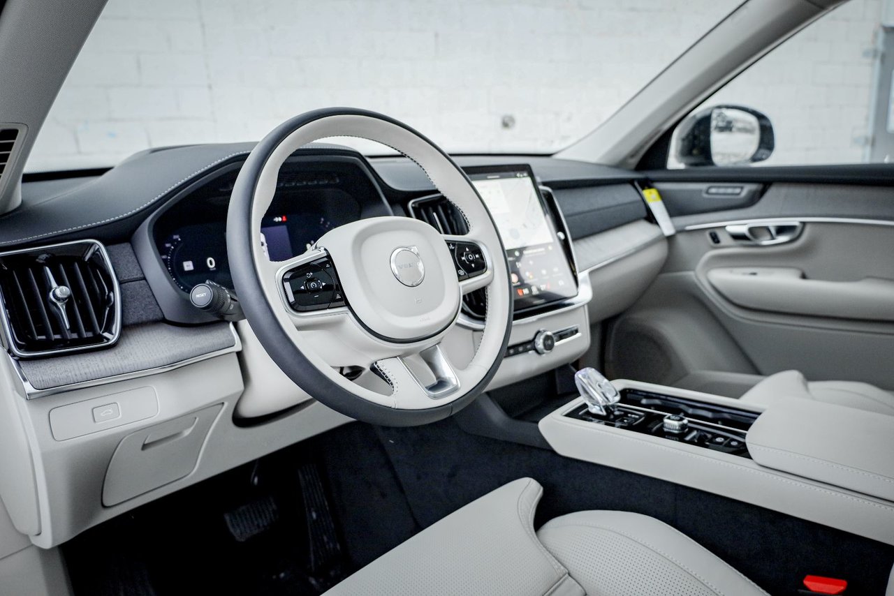 2026 Volvo XC90 Ultra 7-Seater (Dark Theme)-12