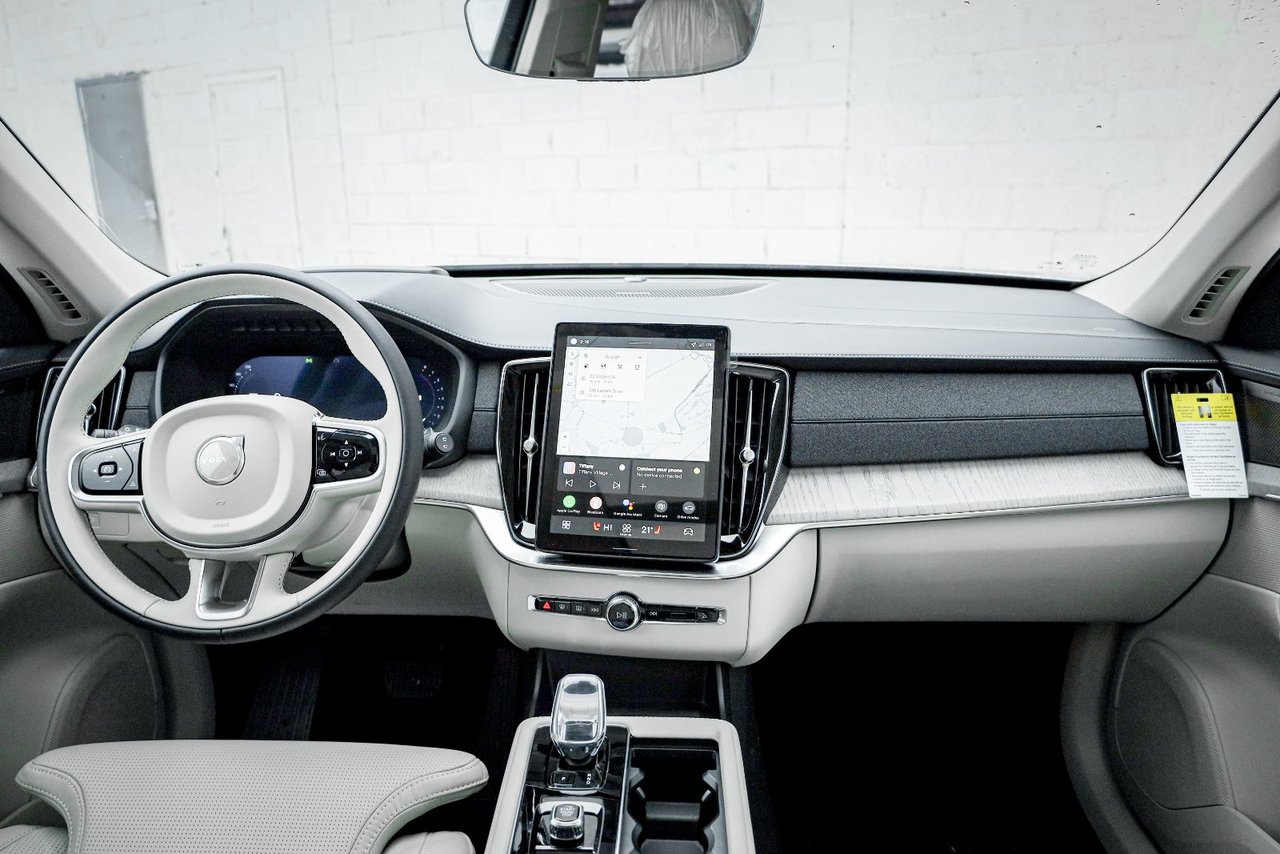 2026 Volvo XC90 Ultra 7-Seater (Dark Theme)-17