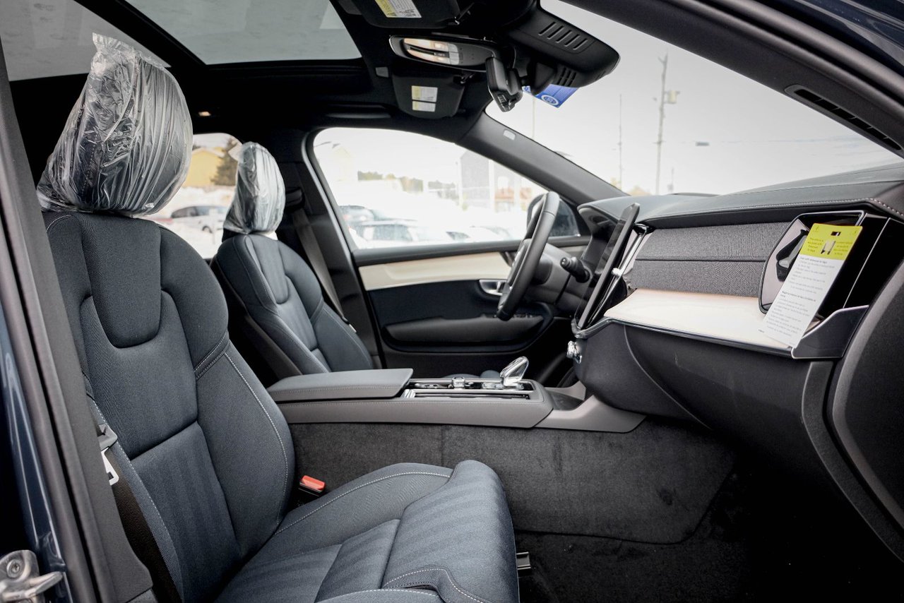 2026 Volvo XC90 Ultra 7-Seater (Dark Theme)-20