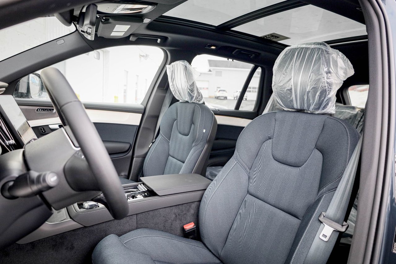 2026 Volvo XC90 Ultra 7-Seater (Dark Theme)-13