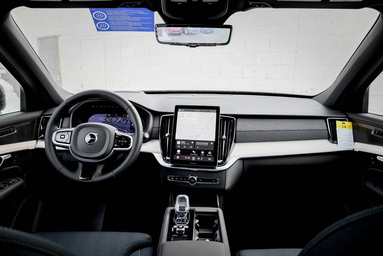 2026 Volvo XC90 Ultra 7-Seater (Dark Theme)-17