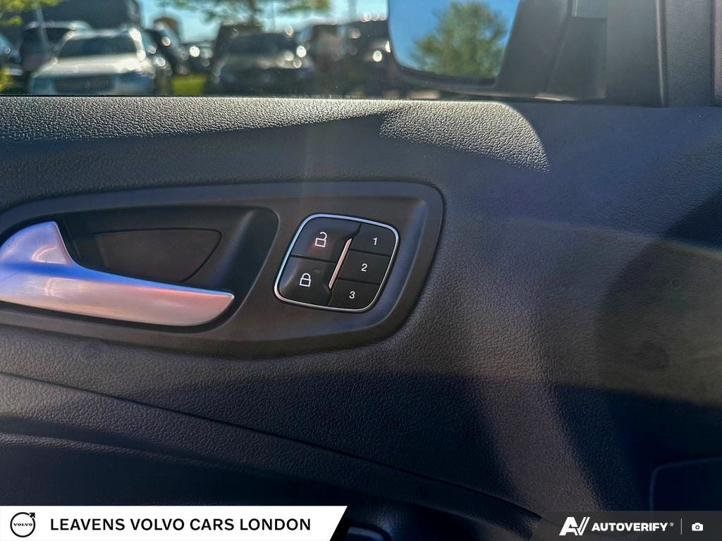 2018 Ford ESCAPE TITANIUM-24