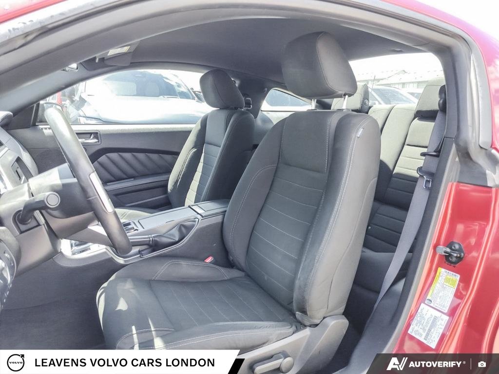 2011 Ford MUSTANG V6-25