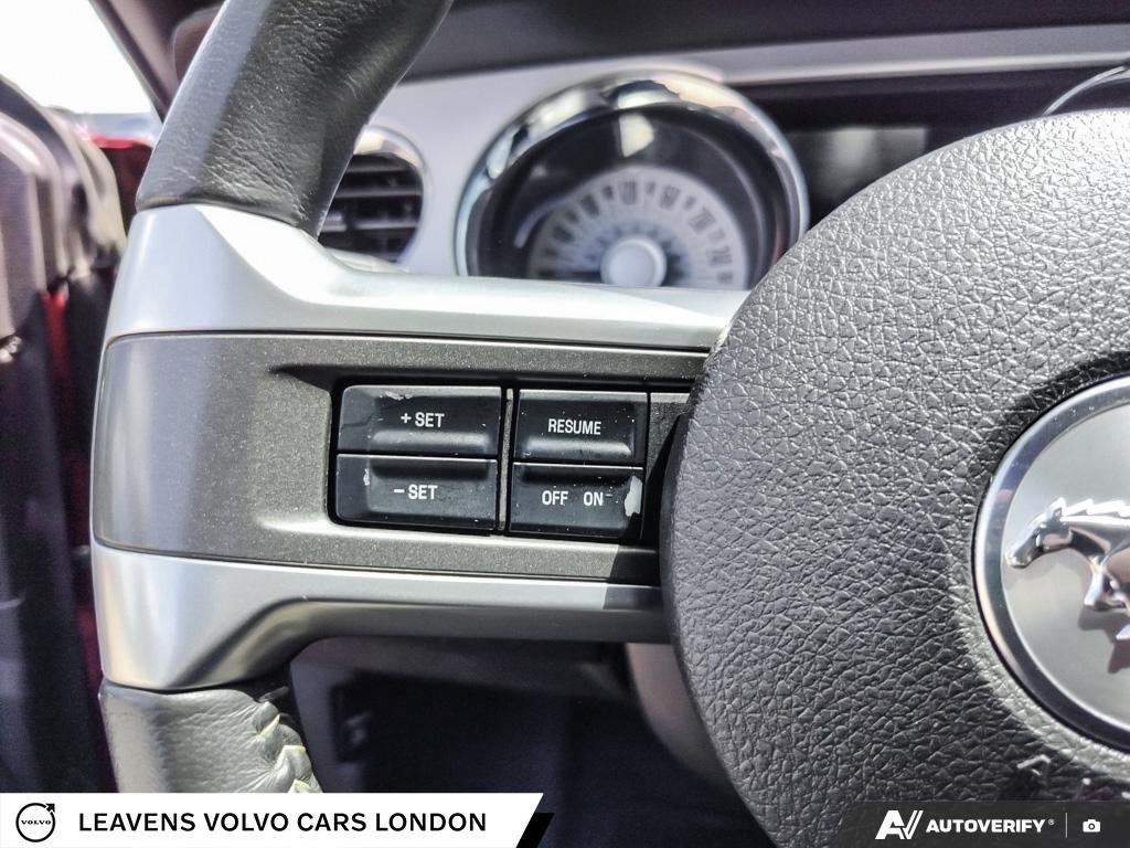 2011 Ford MUSTANG V6-29