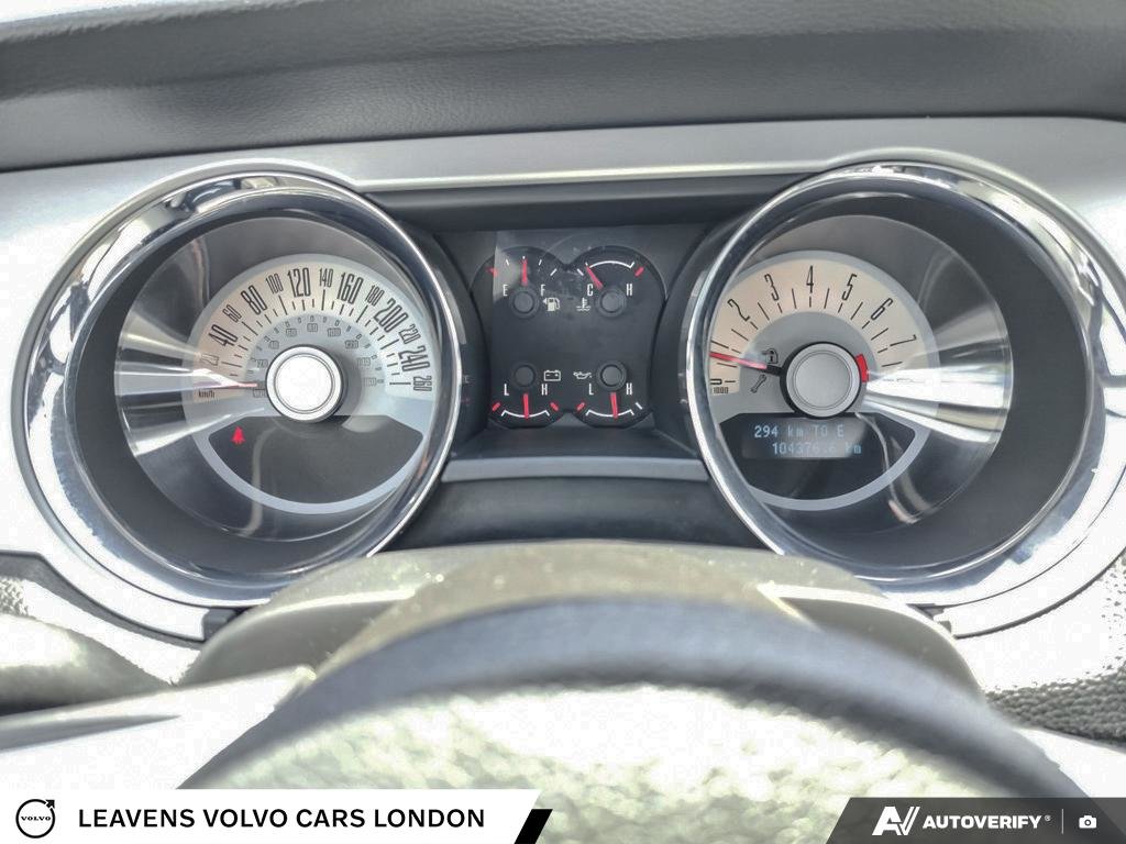 2011 Ford MUSTANG V6-14
