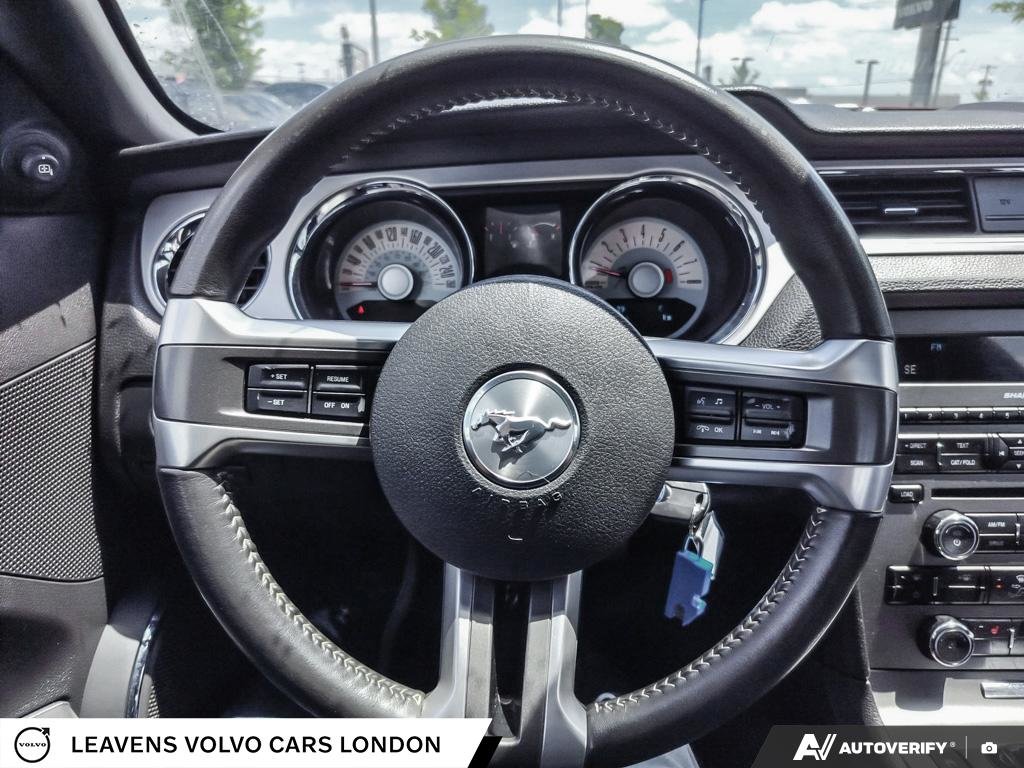 2011 Ford MUSTANG V6-13