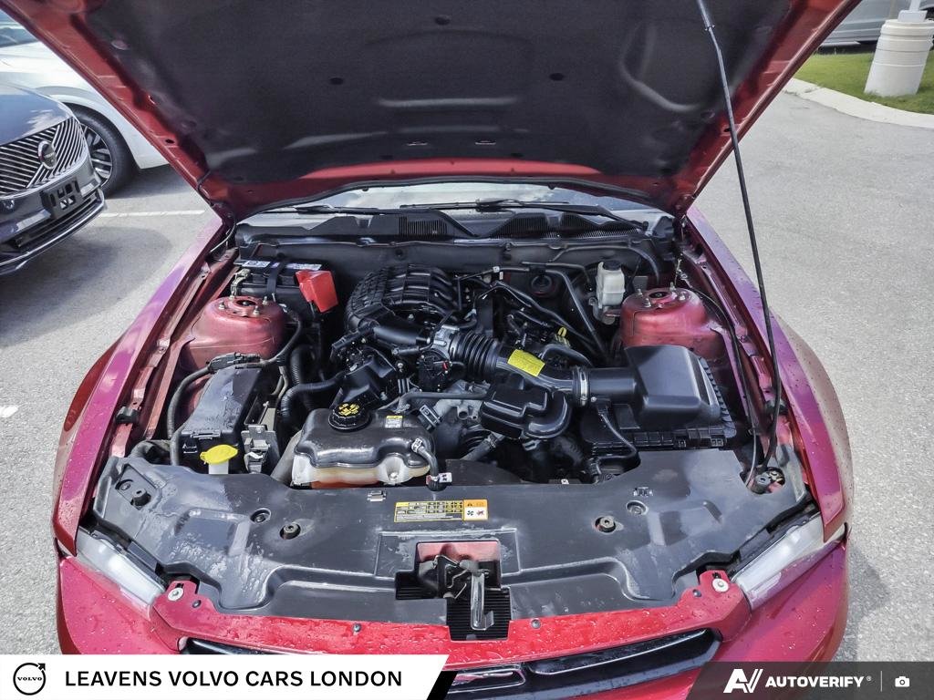 2011 Ford MUSTANG V6-9