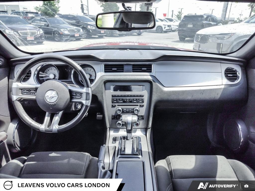 2011 Ford MUSTANG V6-23