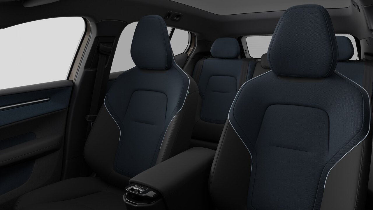 2026 Volvo EX30 ULTRA CROSS COUNTRY-11
