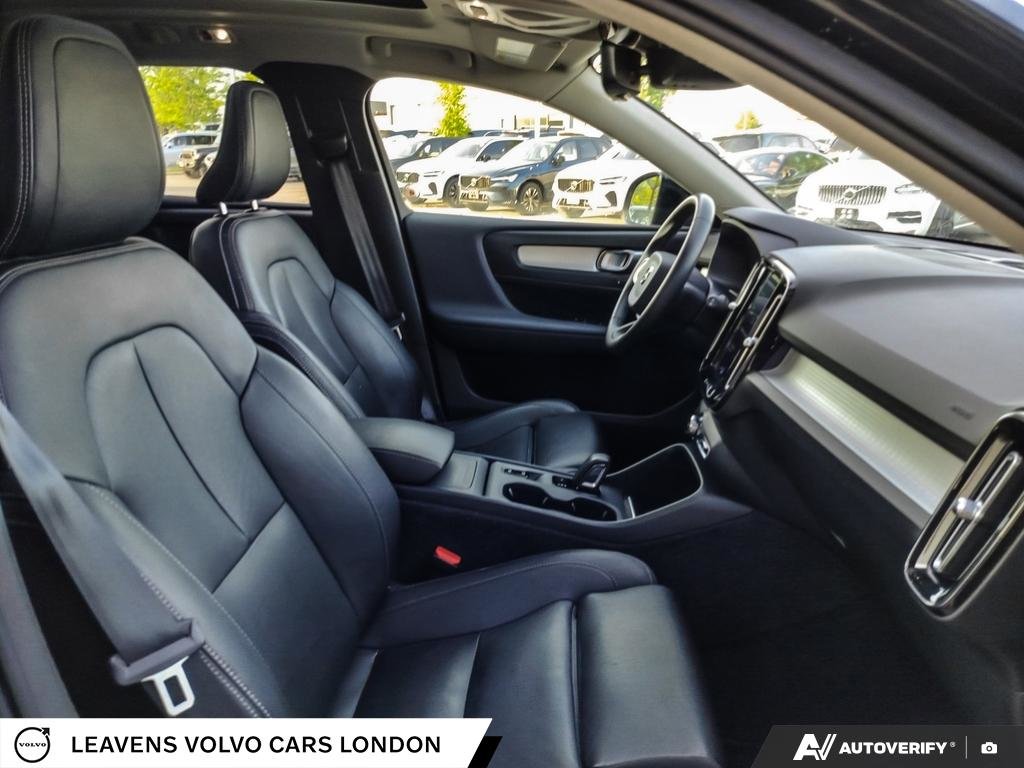2020 Volvo XC40 MOMENTUM-21
