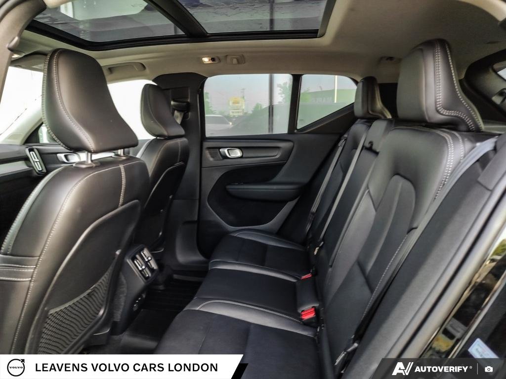 2020 Volvo XC40 MOMENTUM-22