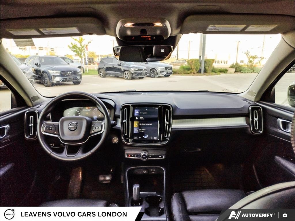 2020 Volvo XC40 MOMENTUM-23