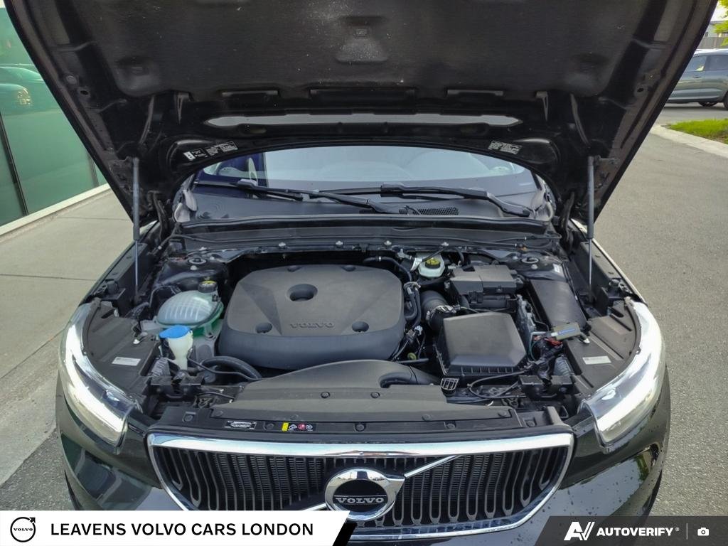 2020 Volvo XC40 MOMENTUM-9