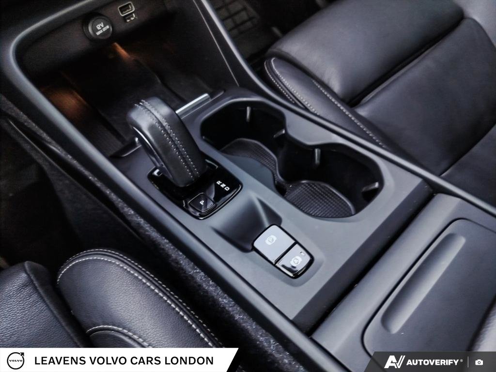 2020 Volvo XC40 MOMENTUM-17