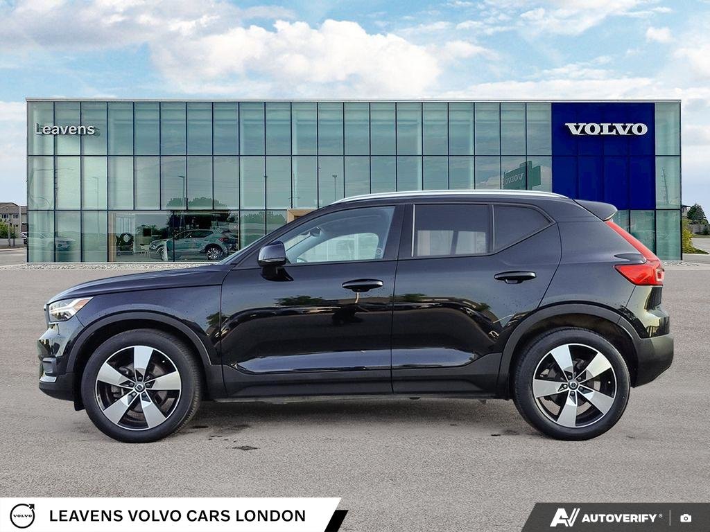 2020 Volvo XC40 MOMENTUM-2