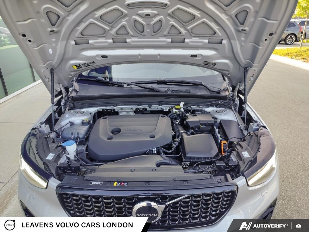 2024 Volvo XC40 ULTIMATE DARK THEME-9