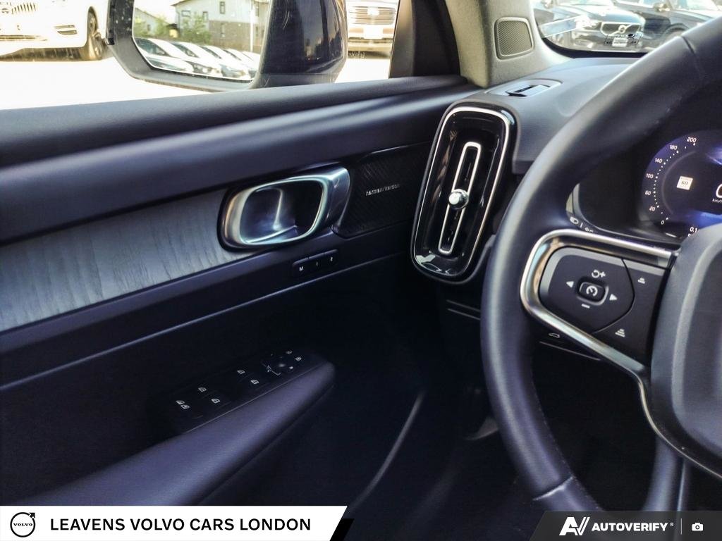2024 Volvo XC40 ULTIMATE DARK THEME-16