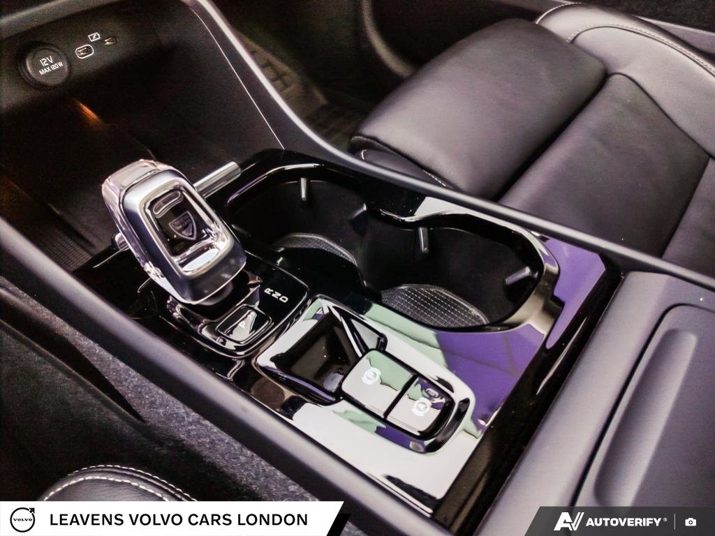 2024 Volvo XC40 ULTIMATE DARK THEME-17