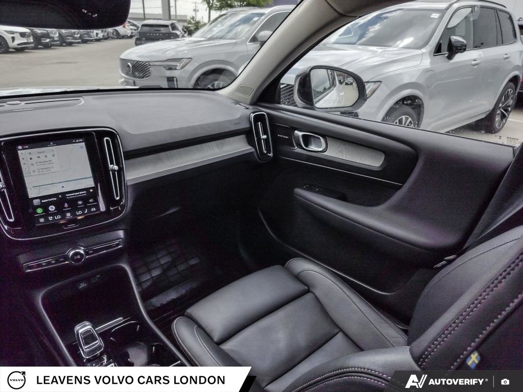 2024 Volvo XC40 ULTIMATE DARK THEME-24
