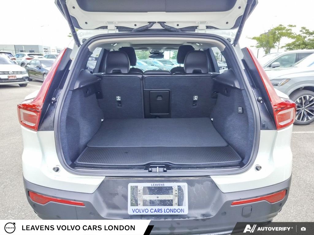 2024 Volvo XC40 ULTIMATE DARK THEME-11