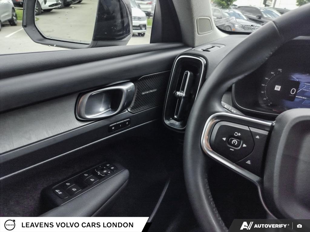 2024 Volvo XC40 ULTIMATE DARK THEME-16