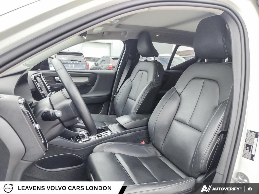 2024 Volvo XC40 ULTIMATE DARK THEME-25
