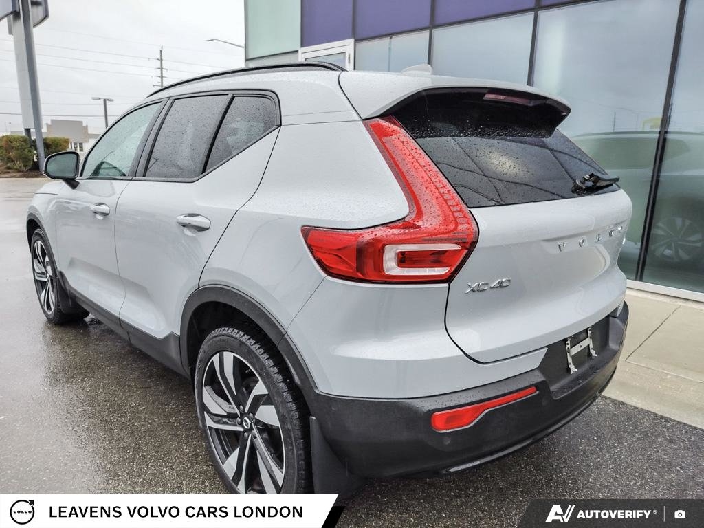 2025 Volvo XC40 PLUS DARK THEME-10