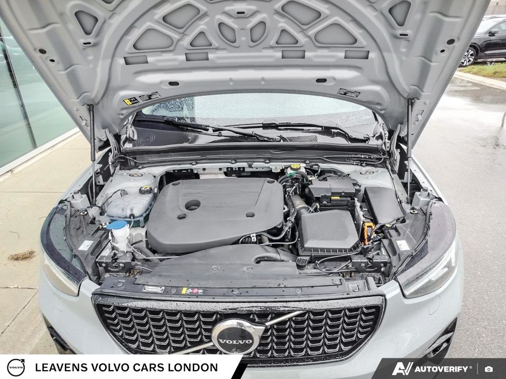 2025 Volvo XC40 PLUS DARK THEME-9