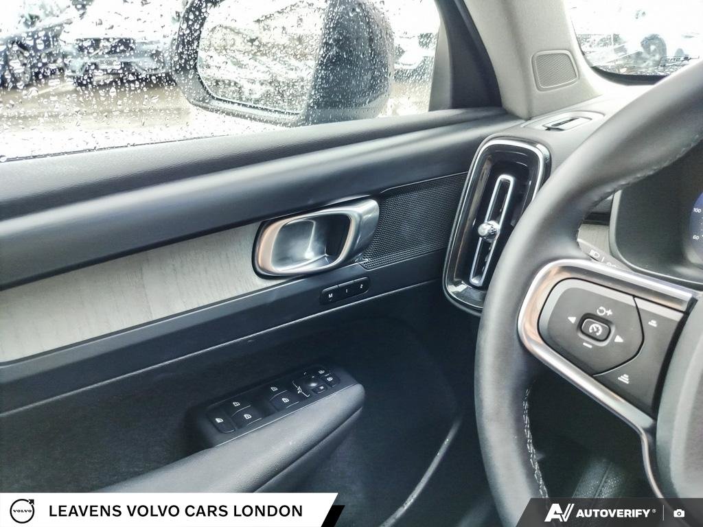 2025 Volvo XC40 PLUS DARK THEME-16