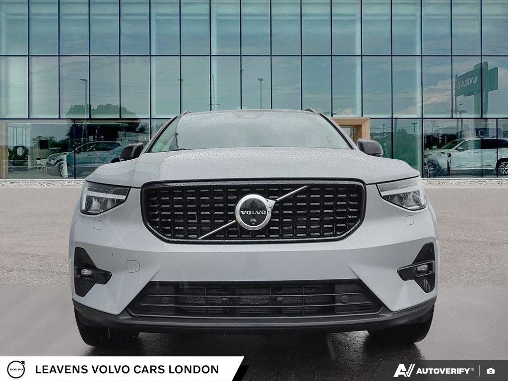 2025 Volvo XC40 PLUS DARK THEME-1