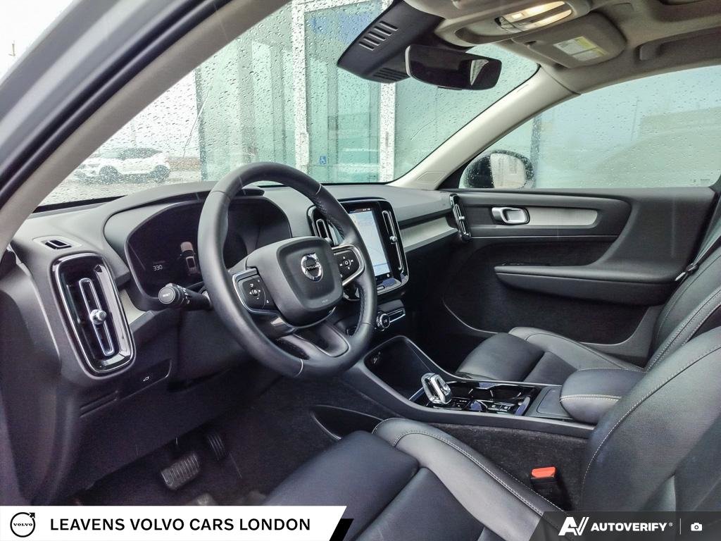 2025 Volvo XC40 PLUS DARK THEME-12