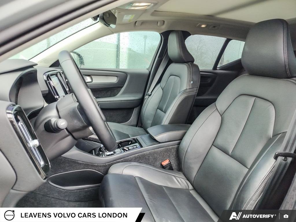 2025 Volvo XC40 PLUS DARK THEME-25