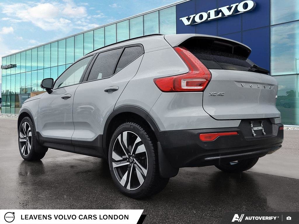 2025 Volvo XC40 PLUS DARK THEME-3