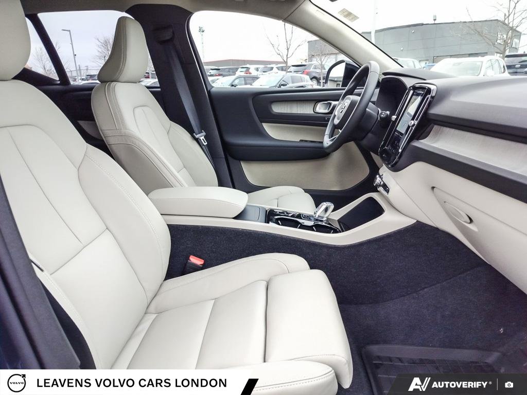 2026 Volvo XC40 PLUS DARK THEME-21