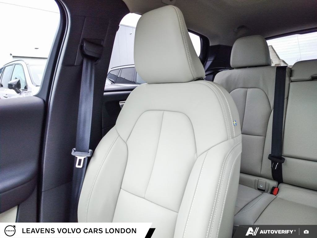 2026 Volvo XC40 PLUS DARK THEME-19