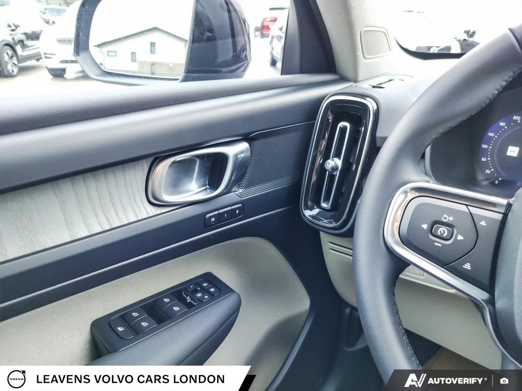 2026 Volvo XC40 PLUS DARK THEME-16