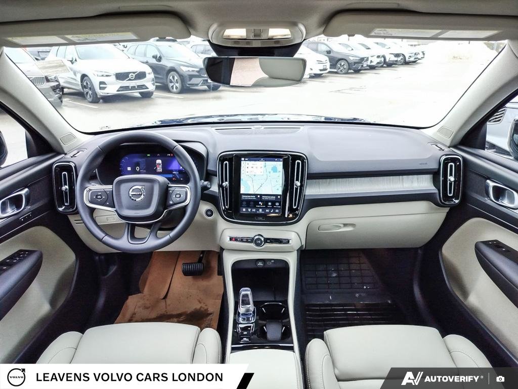 2026 Volvo XC40 PLUS DARK THEME-23