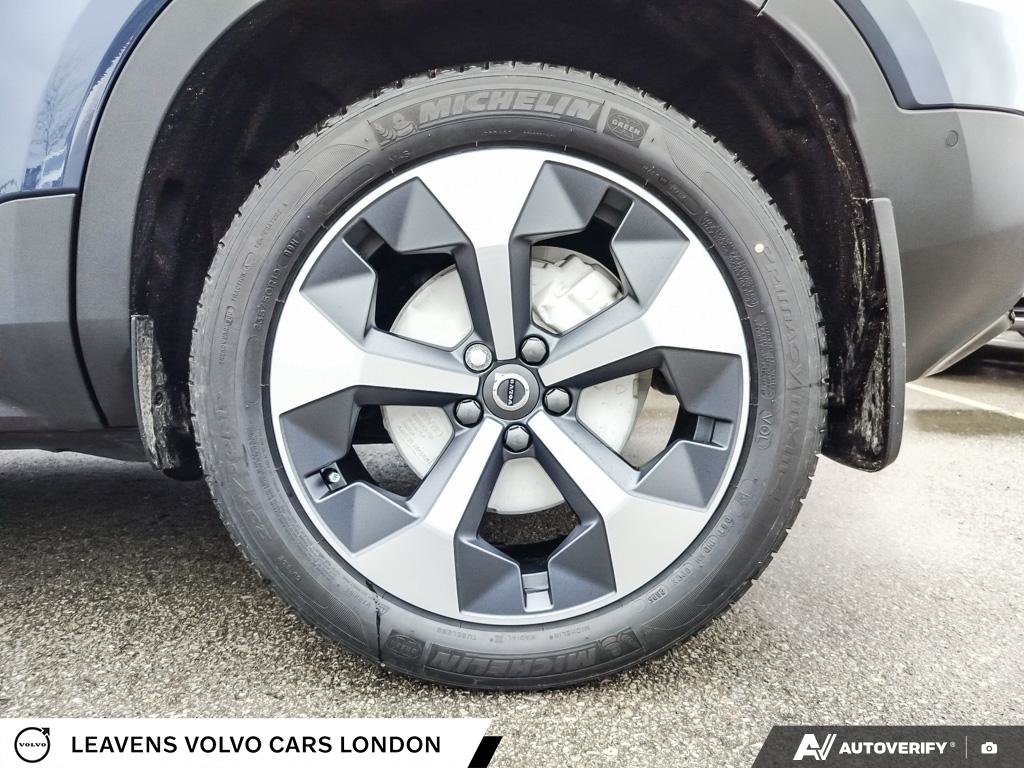 2026 Volvo XC40 PLUS DARK THEME-5