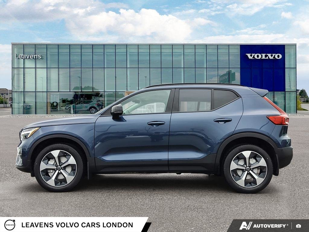 2026 Volvo XC40 PLUS DARK THEME-2