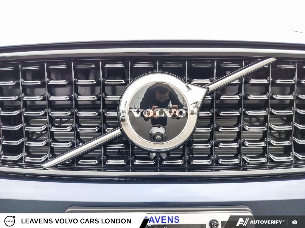 2026 Volvo XC40 PLUS DARK THEME-8