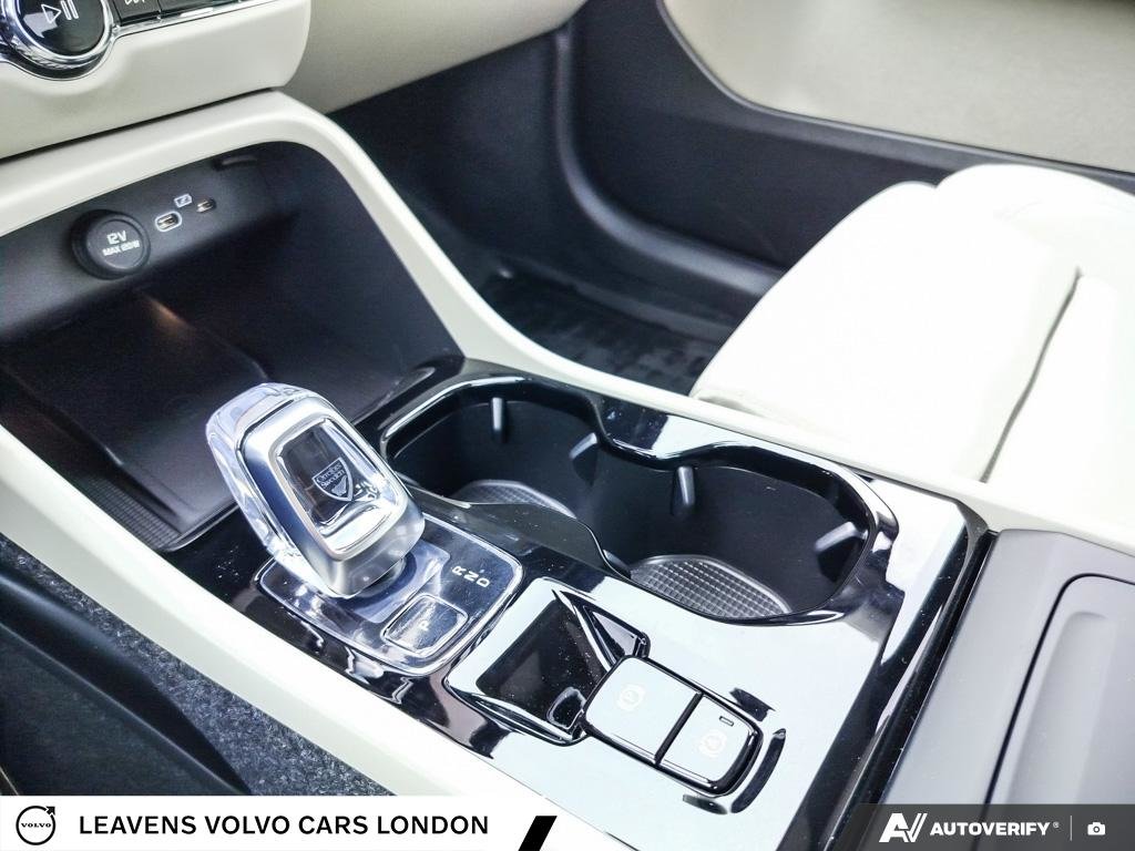 2026 Volvo XC40 PLUS DARK THEME-17