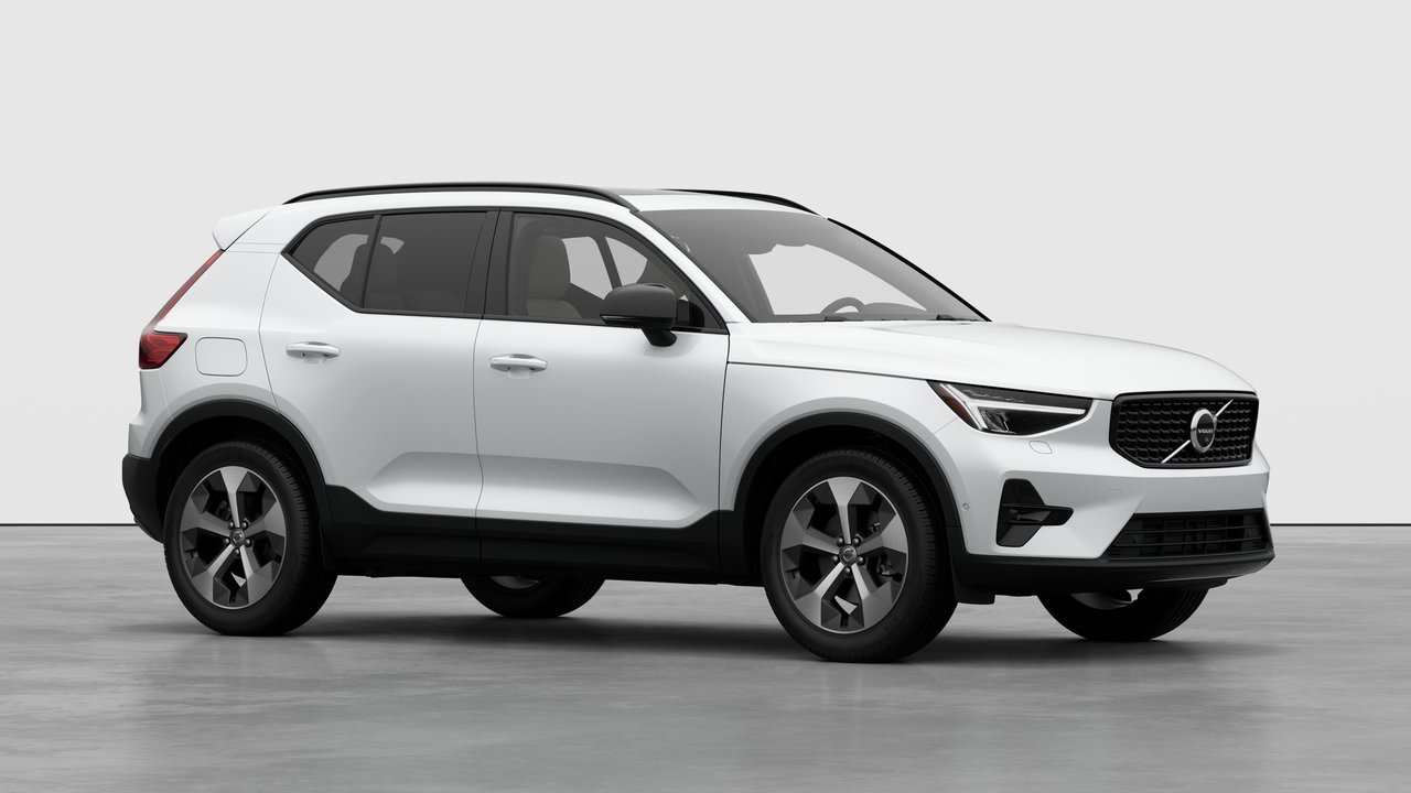 2026 Volvo XC40 PLUS DARK THEME-2
