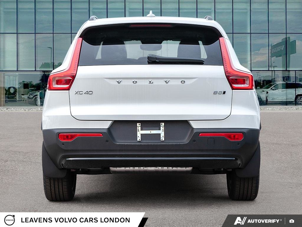2026 Volvo XC40 PLUS DARK THEME-4