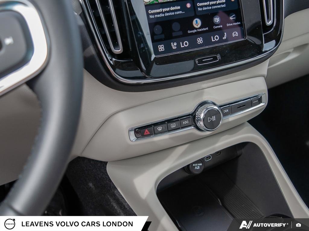 2026 Volvo XC40 PLUS DARK THEME-19