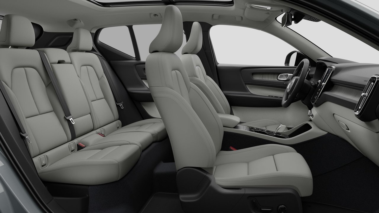2026 Volvo XC40 PLUS DARK THEME-12