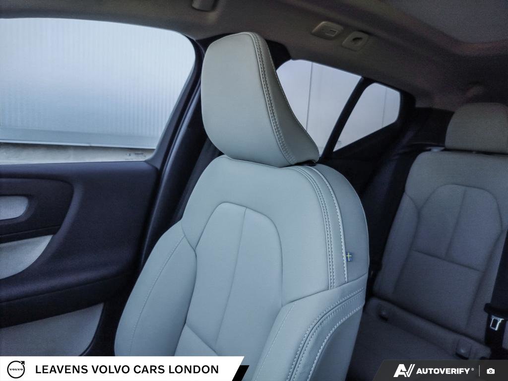 2026 Volvo XC40 PLUS DARK THEME-19